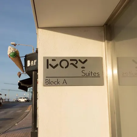 Ivory Seafront With Views!- Fl 10 By Homely *