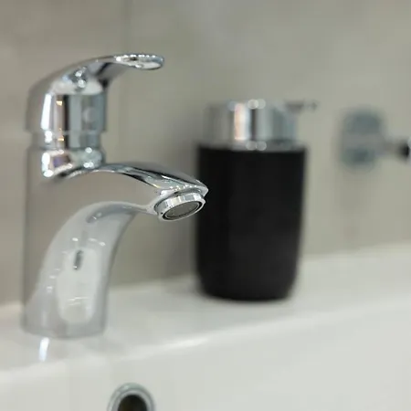 Ivory Seafront With Views!- Fl 10 By Homely St Paul's Bay