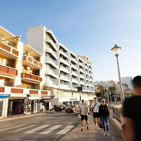 Ivory Seafront With Views!- Fl 10 By Homely Сент-Полс-Бей