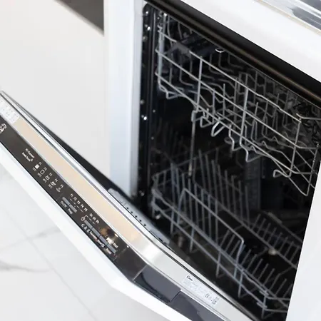 Ivory Seafront With Views!- Fl 10 By Homely Апартаменты *