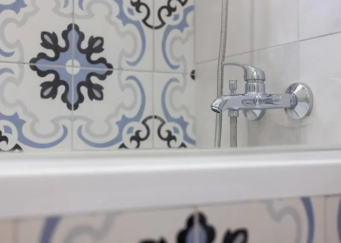 Ivory Seafront With Views!- Fl 10 By Homely Apartment *