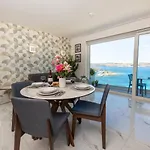 Ivory Seafront With Views!- Fl 10 By Homely Apartment *